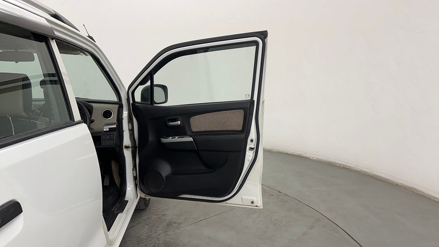 Used 2014 Maruti Suzuki Wagon R VXI Petrol Manual interior RIGHT FRONT DOOR OPEN VIEW