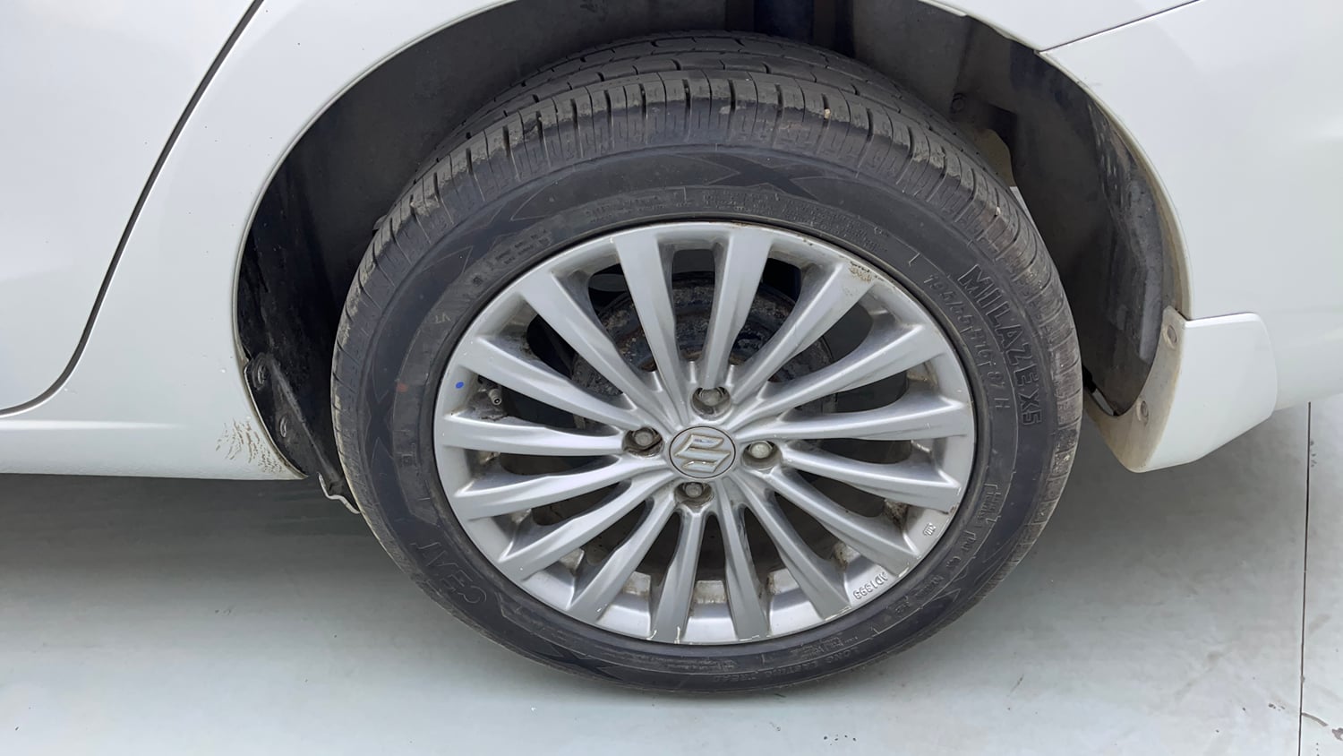 Used 2017 Maruti Suzuki Ciaz Alpha 1.4 AT Petrol Automatic tyres LEFT REAR TYRE RIM VIEW