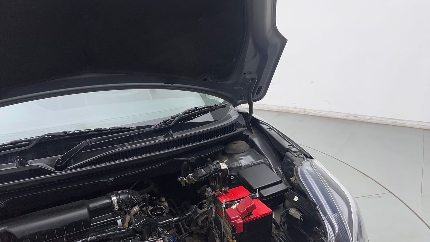 Used 2020 Maruti Suzuki Baleno Alpha Automatic Petrol Automatic engine ENGINE LEFT SIDE HINGE & APRON VIEW