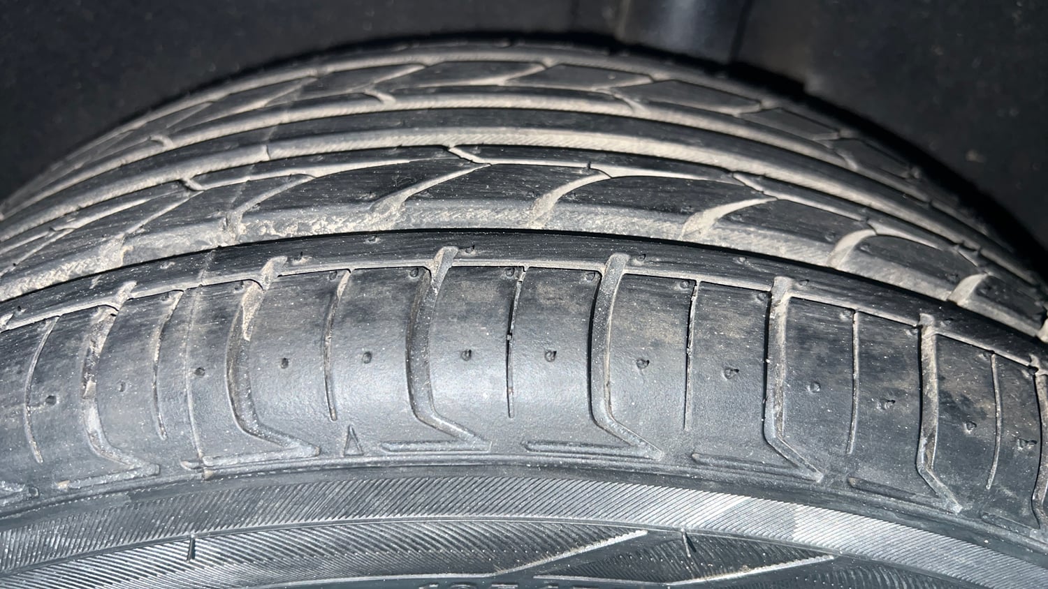 Used 2016 Maruti Suzuki Baleno Zeta 1.2 AT Petrol Automatic tyres LEFT REAR TYRE TREAD VIEW