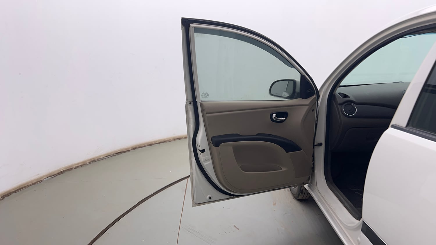 Used 2014 Hyundai i10 Sportz 1.1 iRDE2 Petrol Manual interior LEFT FRONT DOOR OPEN VIEW