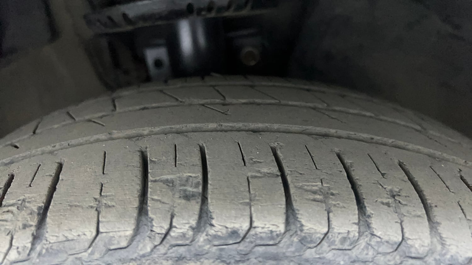 Used 2015 Volkswagen Vento Highline Diesel Diesel Manual tyres RIGHT FRONT TYRE TREAD VIEW