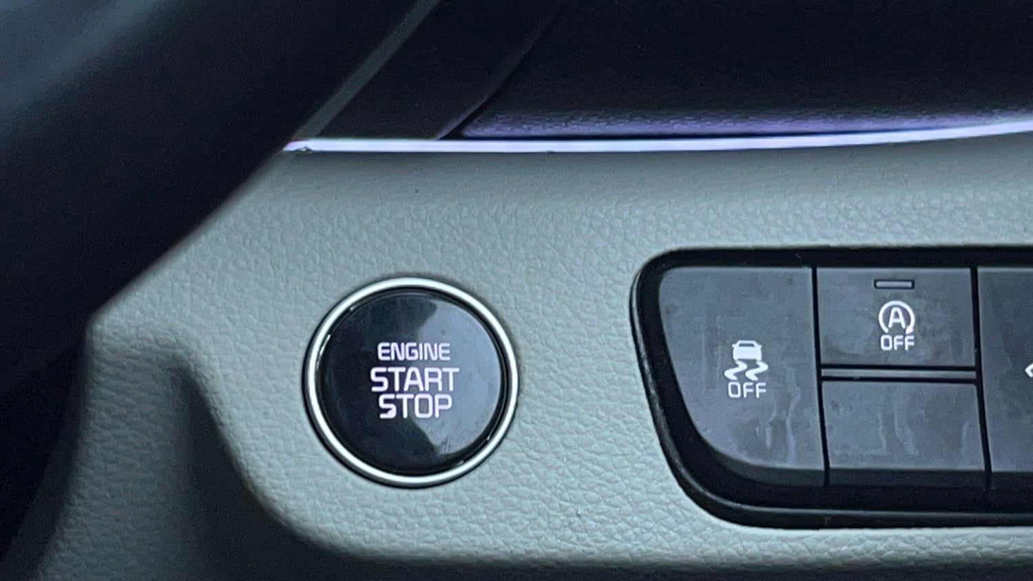 Used 2023 Kia Seltos HTX 1.5 Diesel AT Diesel Automatic top_features Keyless start
