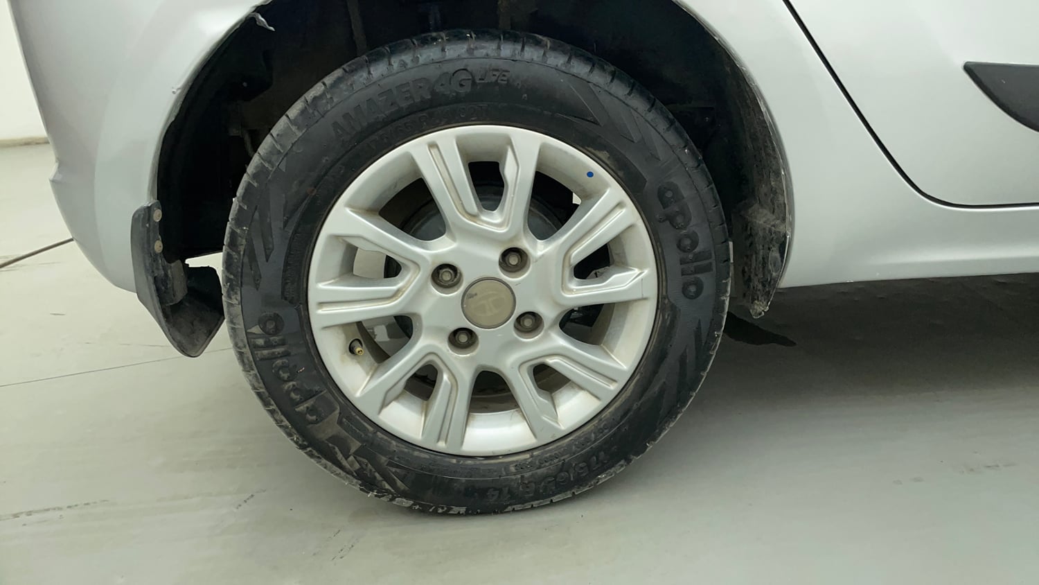 Used 2018 Tata Tiago Revotron XZ Petrol Manual tyres RIGHT REAR TYRE RIM VIEW