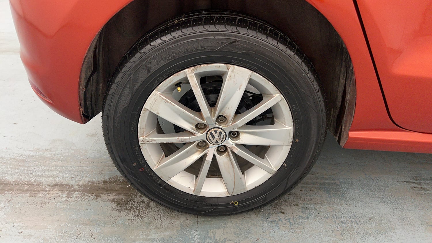 Used 2016 Volkswagen Polo Highline1.2L (P) Petrol Manual tyres RIGHT REAR TYRE RIM VIEW