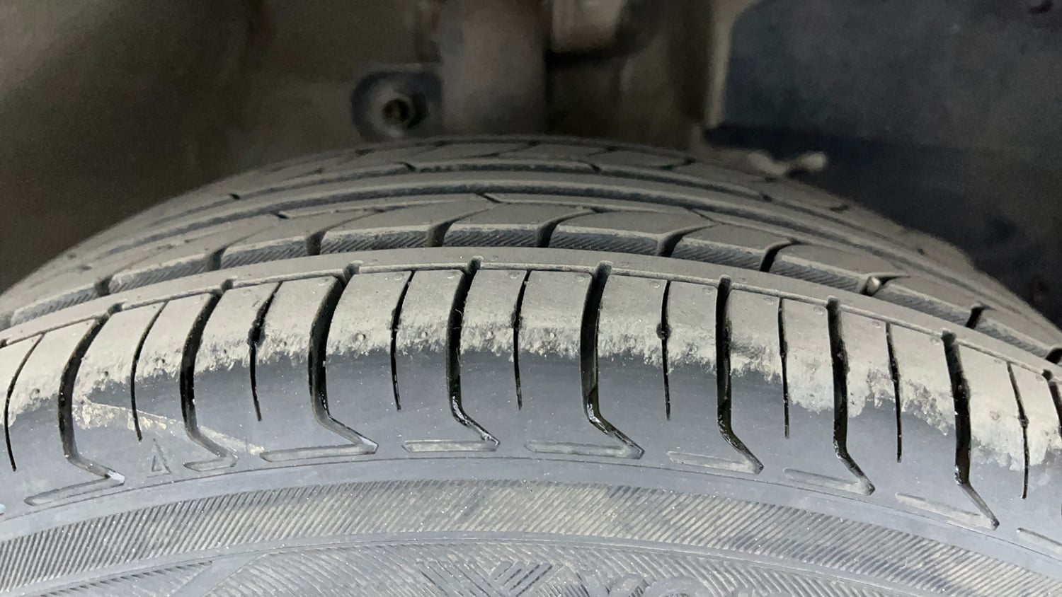 Used 2019 Mahindra KUV100 NXT K8 6 STR Dual Tone Petrol Manual tyres RIGHT FRONT TYRE TREAD VIEW