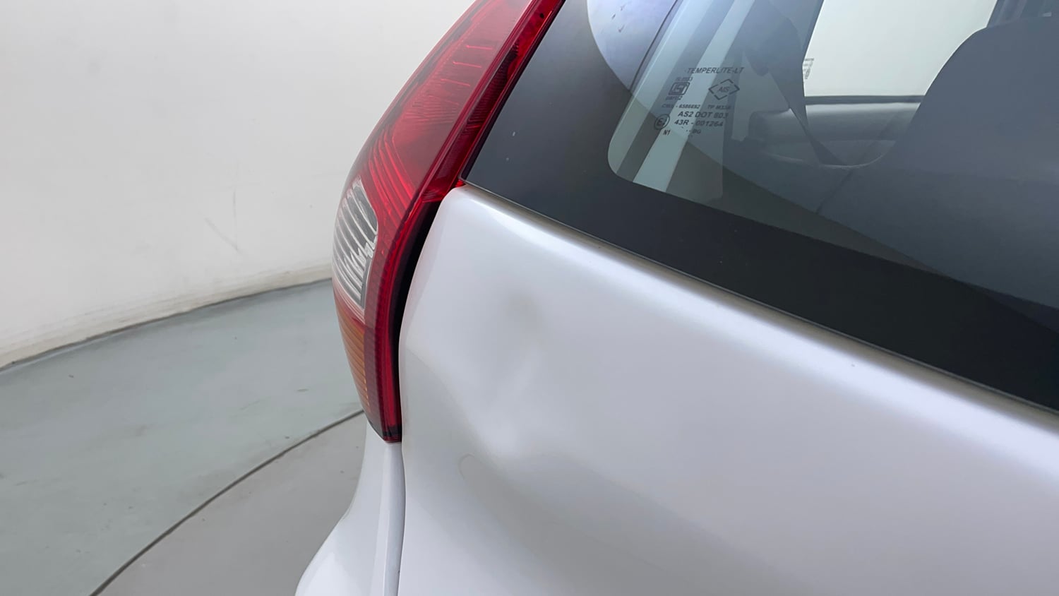 Used 2016 Datsun Redi-GO T (O) Petrol Manual dents MINOR DENT
