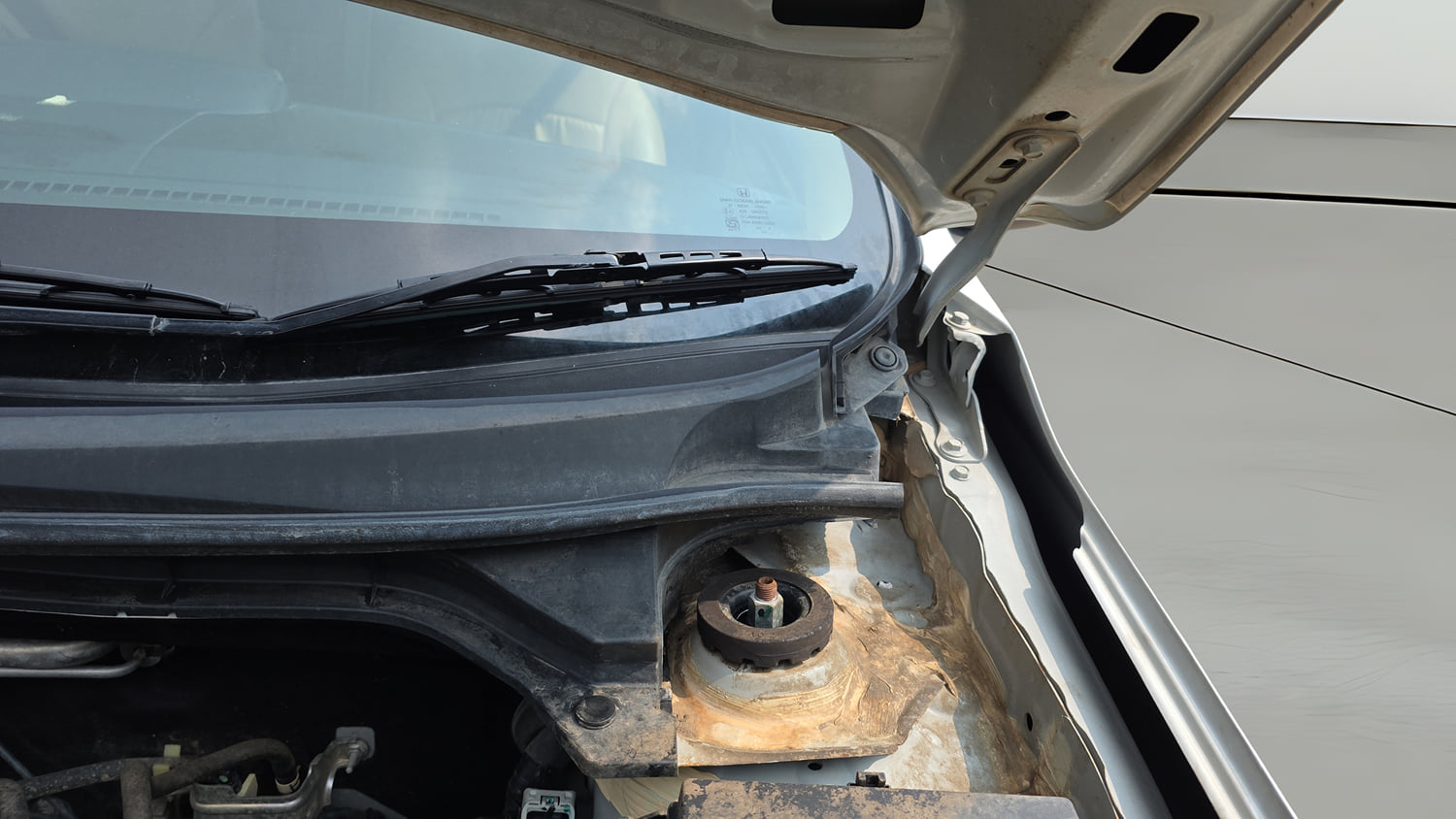 Used 2023 Honda Amaze VX 1.2 Petrol MT Petrol Manual engine ENGINE LEFT SIDE HINGE & APRON VIEW