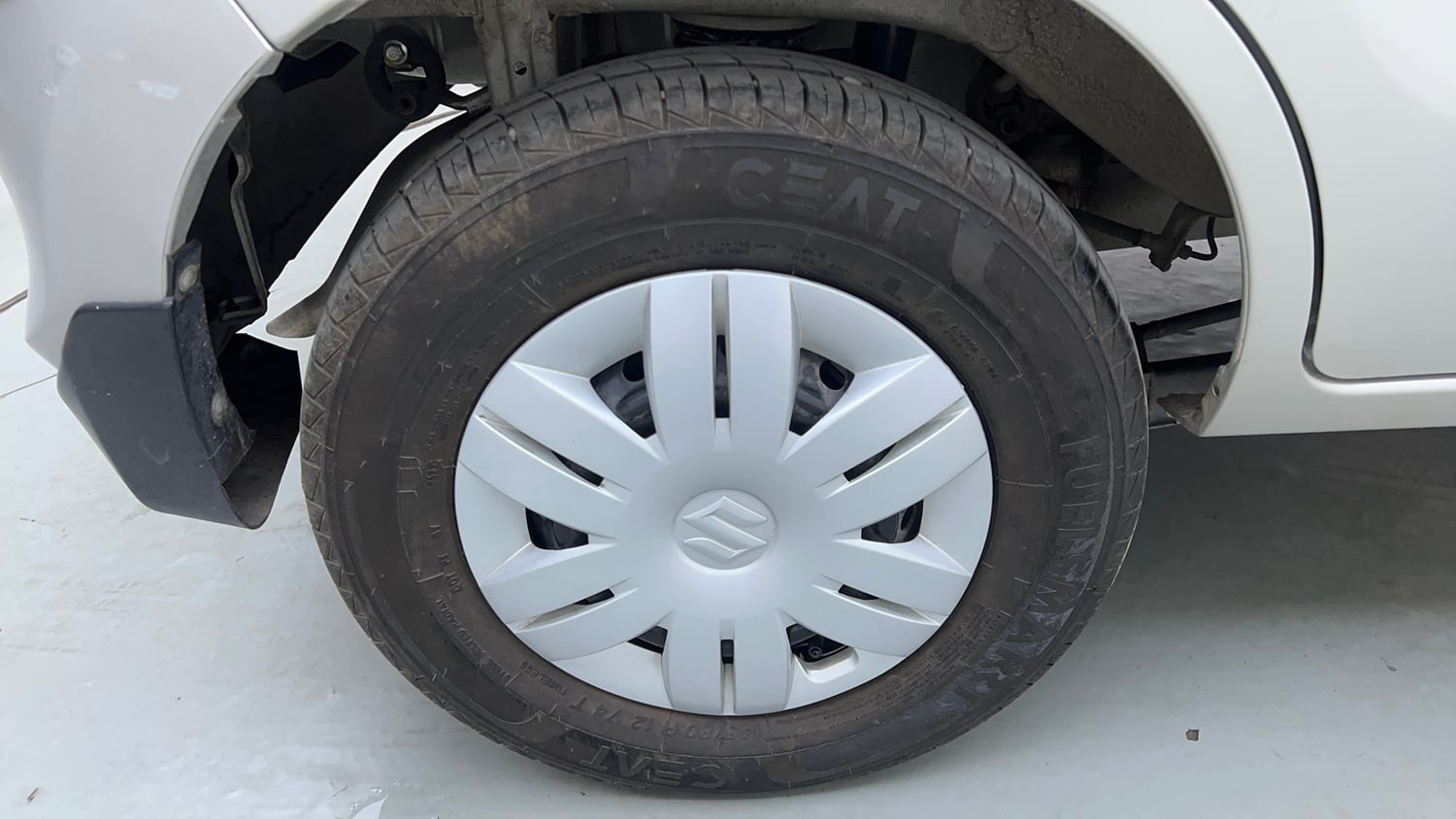 Used 2022 Maruti Suzuki Alto 800 VXi Petrol Manual tyres RIGHT REAR TYRE RIM VIEW