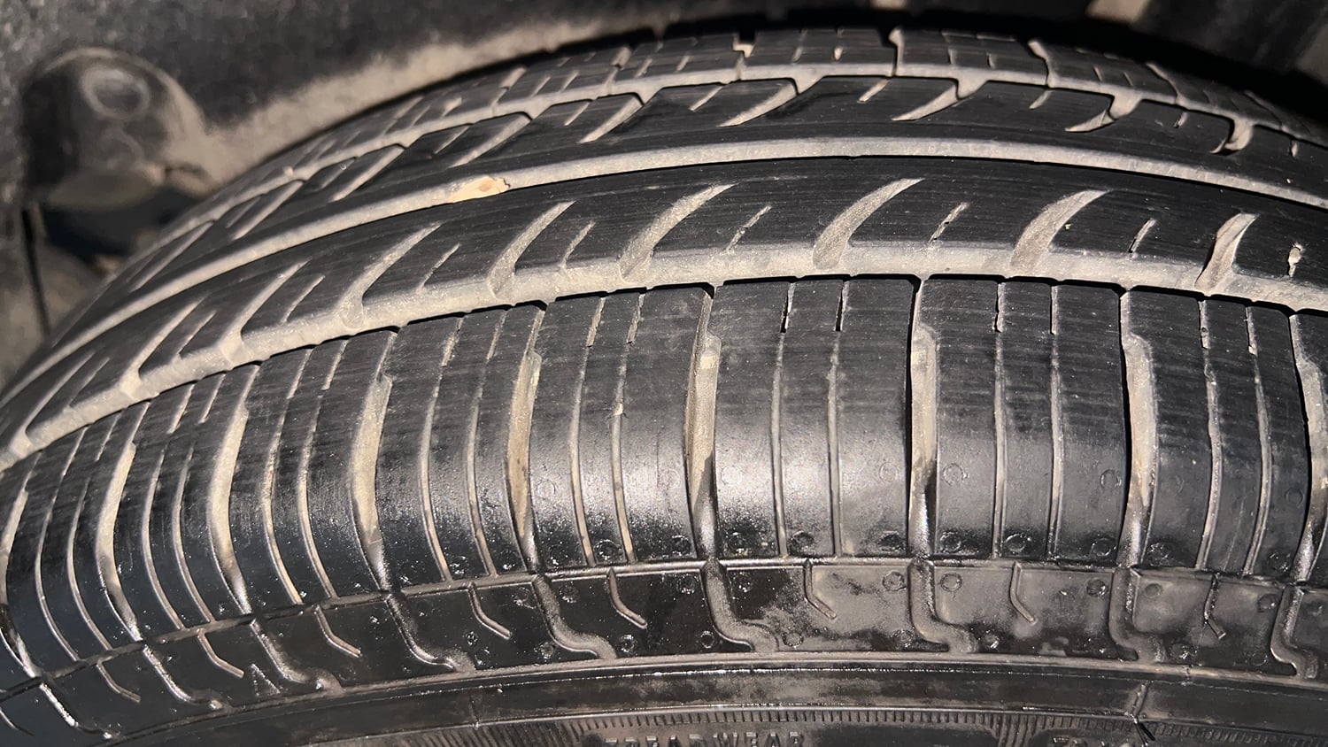 Used 2015 Maruti Suzuki Swift VXi Petrol Manual tyres LEFT REAR TYRE TREAD VIEW