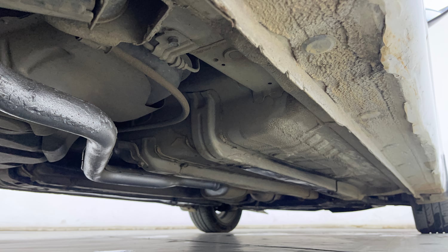 Used 2015 Hyundai Verna Fluidic 1.6 VTVT SX Petrol Manual extra REAR RIGHT UNDERBODY VIEW