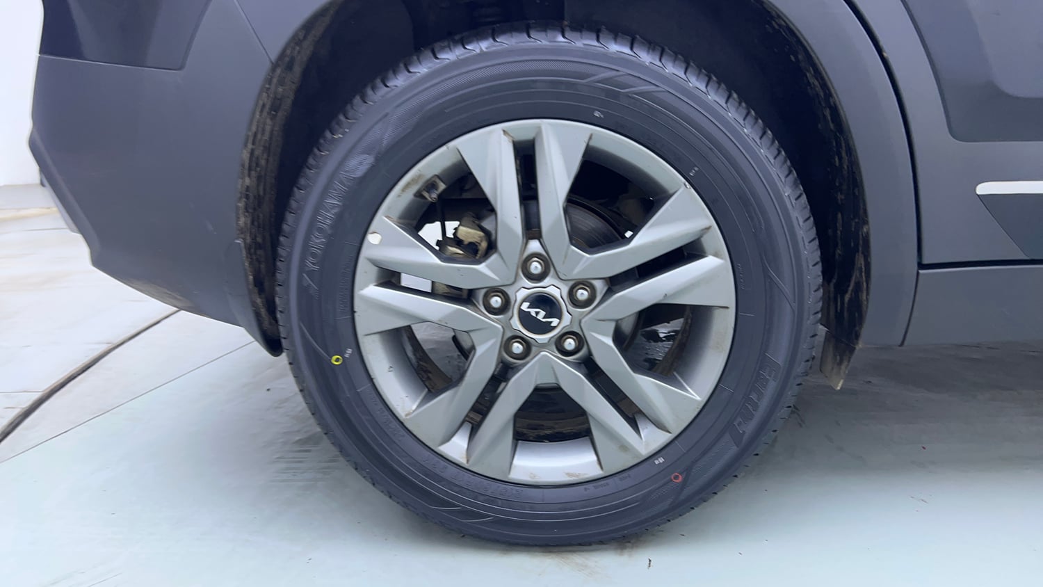 Used 2023 Kia Seltos HTX 1.5 Diesel AT Diesel Automatic tyres RIGHT REAR TYRE RIM VIEW