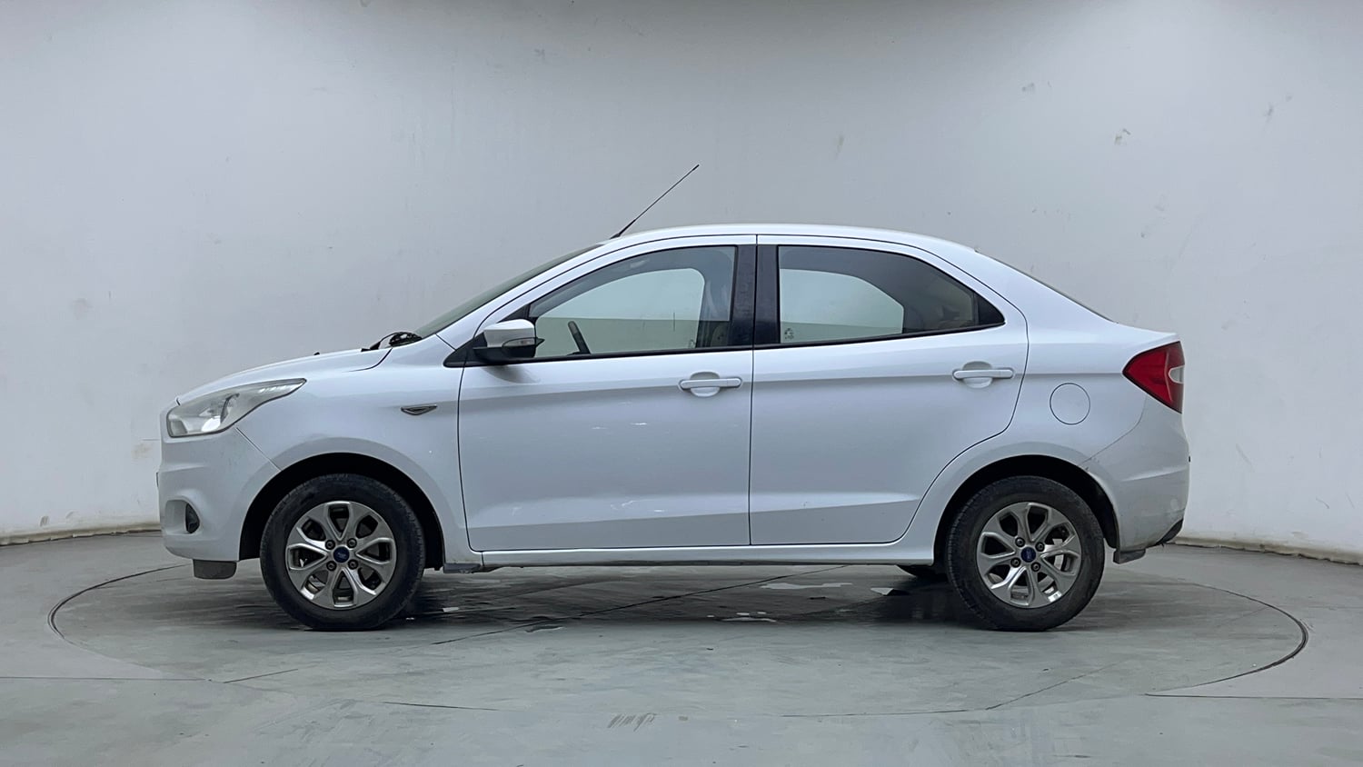 Used 2017 Ford Figo Aspire Titanium 1.2 Ti-VCT Petrol Manual exterior LEFT SIDE VIEW