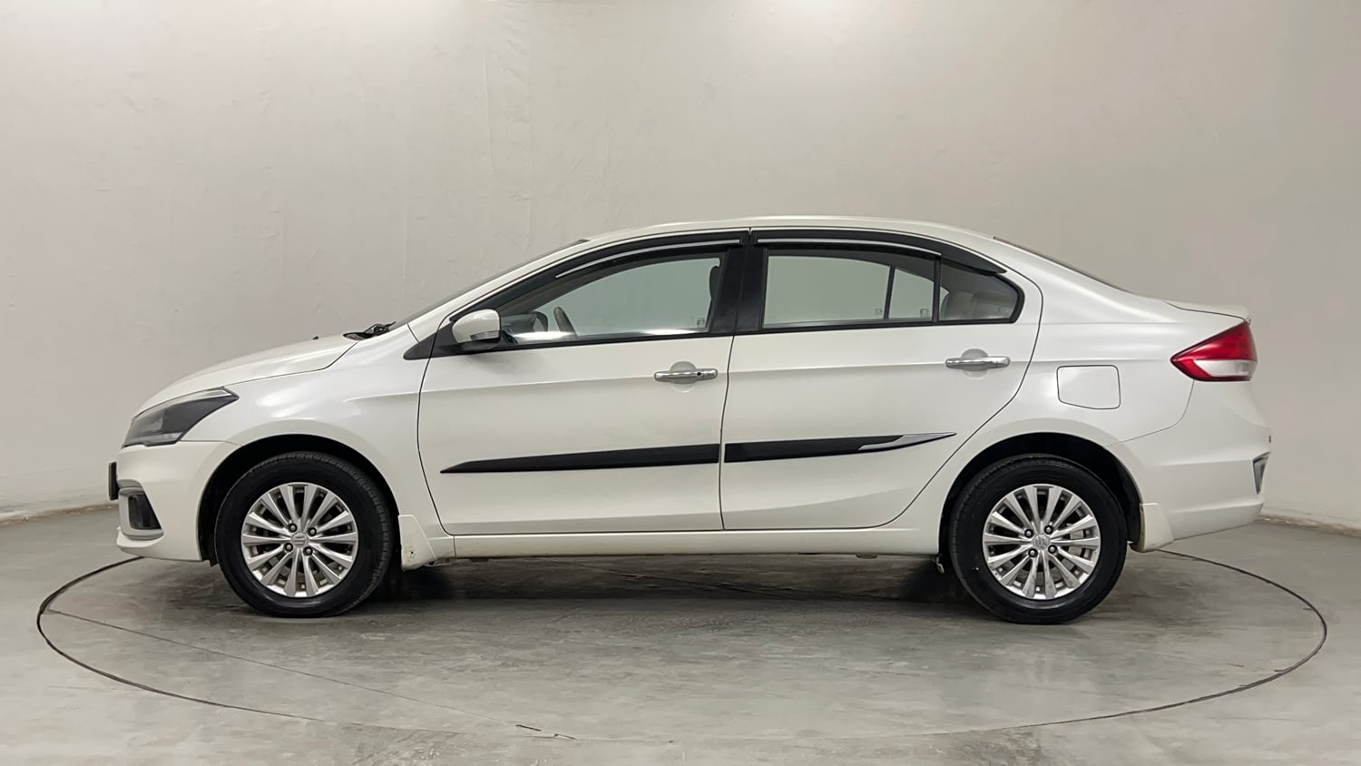 Used 2022 Maruti Suzuki Ciaz Zeta 1.5 Petrol Manual exterior LEFT SIDE VIEW