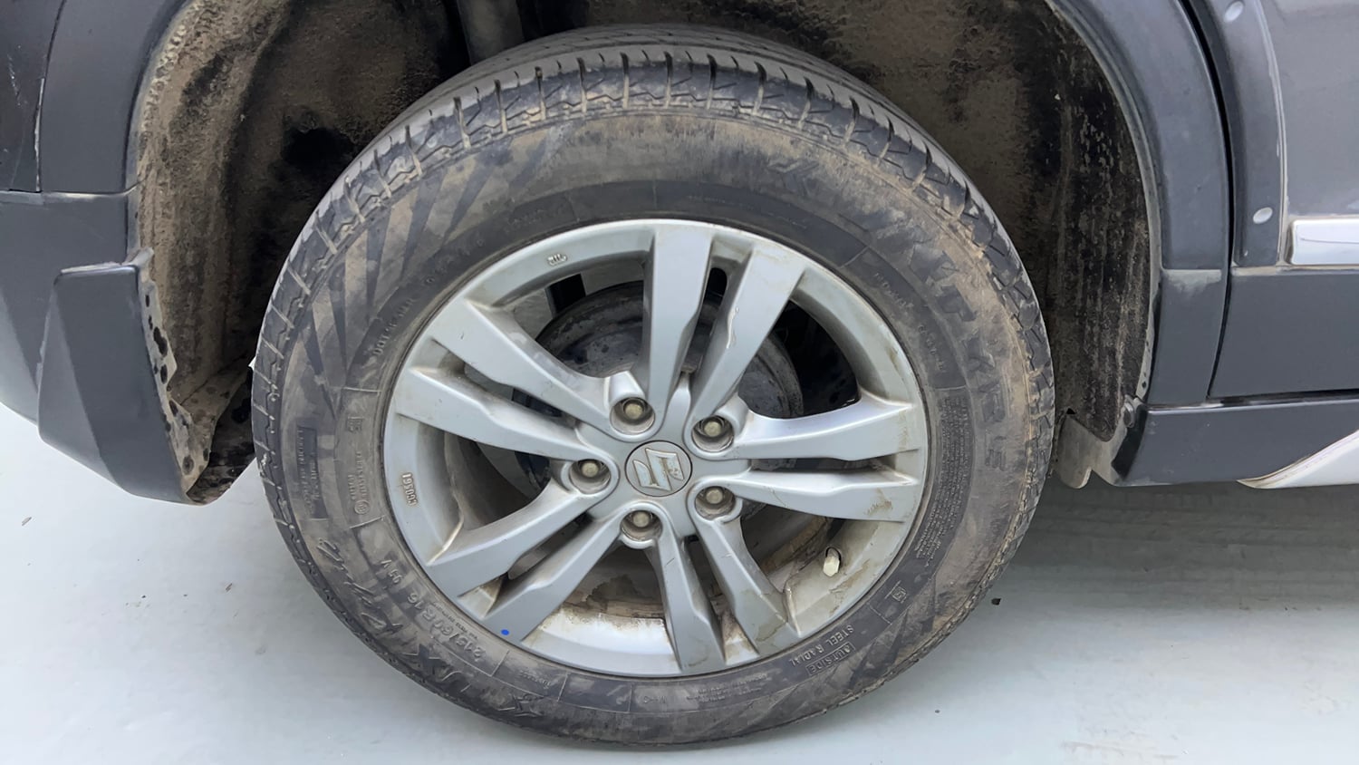 Used 2018 Maruti Suzuki Vitara Brezza [2016-2020] ZDi Plus Diesel Manual tyres RIGHT REAR TYRE RIM VIEW
