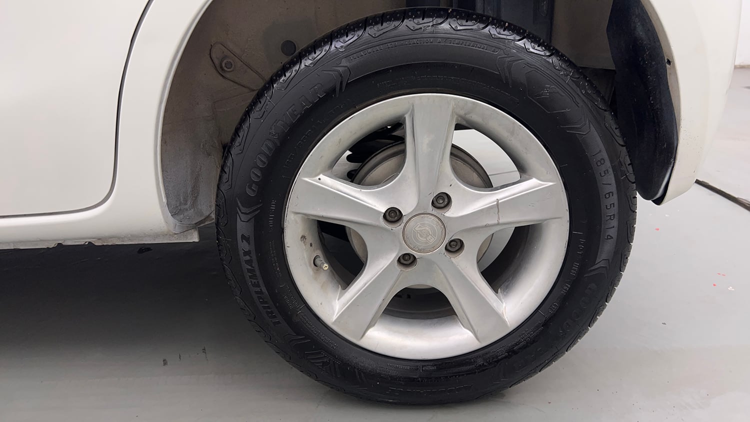 Used 2015 Toyota Etios Liva G Petrol Manual tyres LEFT REAR TYRE RIM VIEW