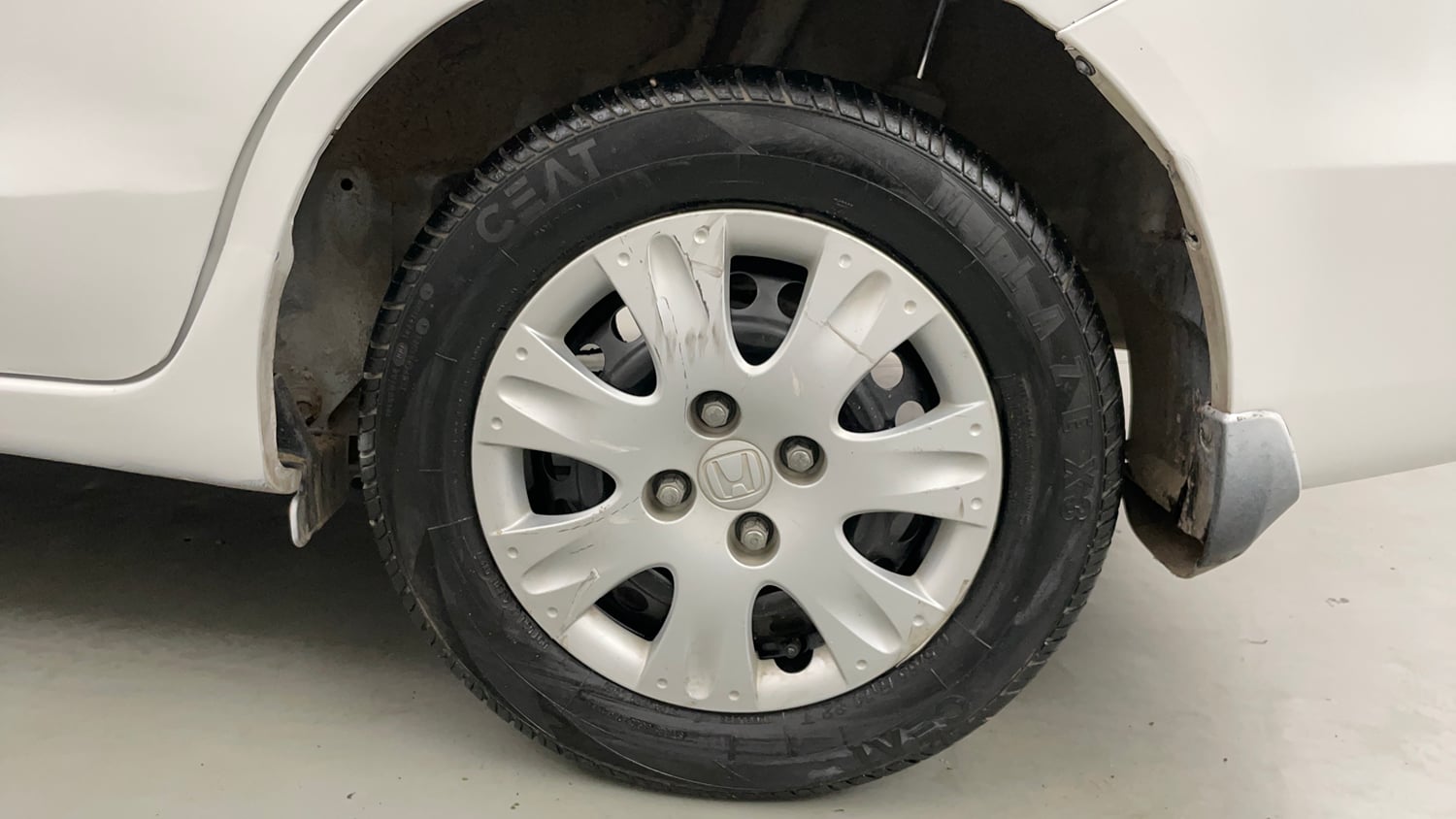 Used 2017 Honda Amaze 1.2 SX i-VTEC Petrol Manual tyres LEFT REAR TYRE RIM VIEW