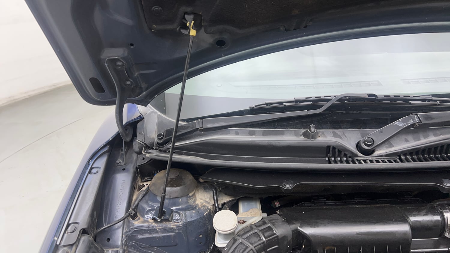 Used 2019 Maruti Suzuki Baleno Zeta Automatic Petrol Automatic engine ENGINE RIGHT SIDE HINGE & APRON VIEW