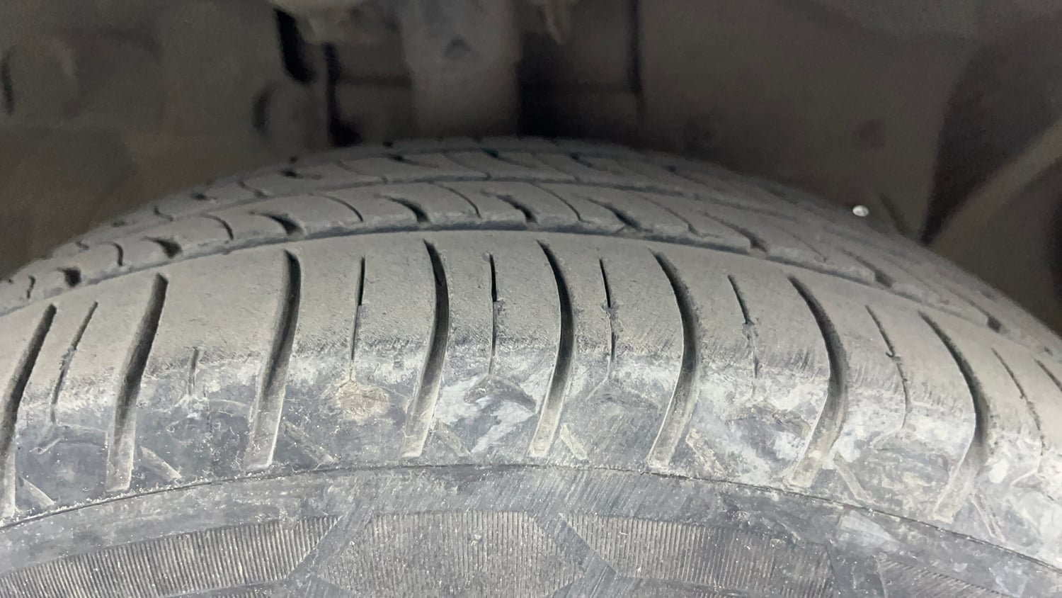 Used 2017 Ford Figo Aspire Titanium 1.2 Ti-VCT Petrol Manual tyres RIGHT FRONT TYRE TREAD VIEW