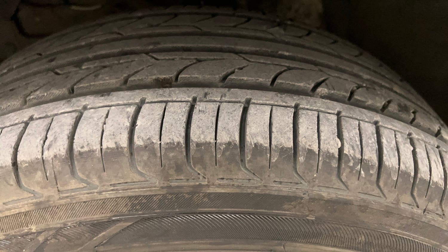Used 2019 Maruti Suzuki Vitara Brezza [2016-2020] ZDi Plus Diesel Manual tyres LEFT FRONT TYRE TREAD VIEW