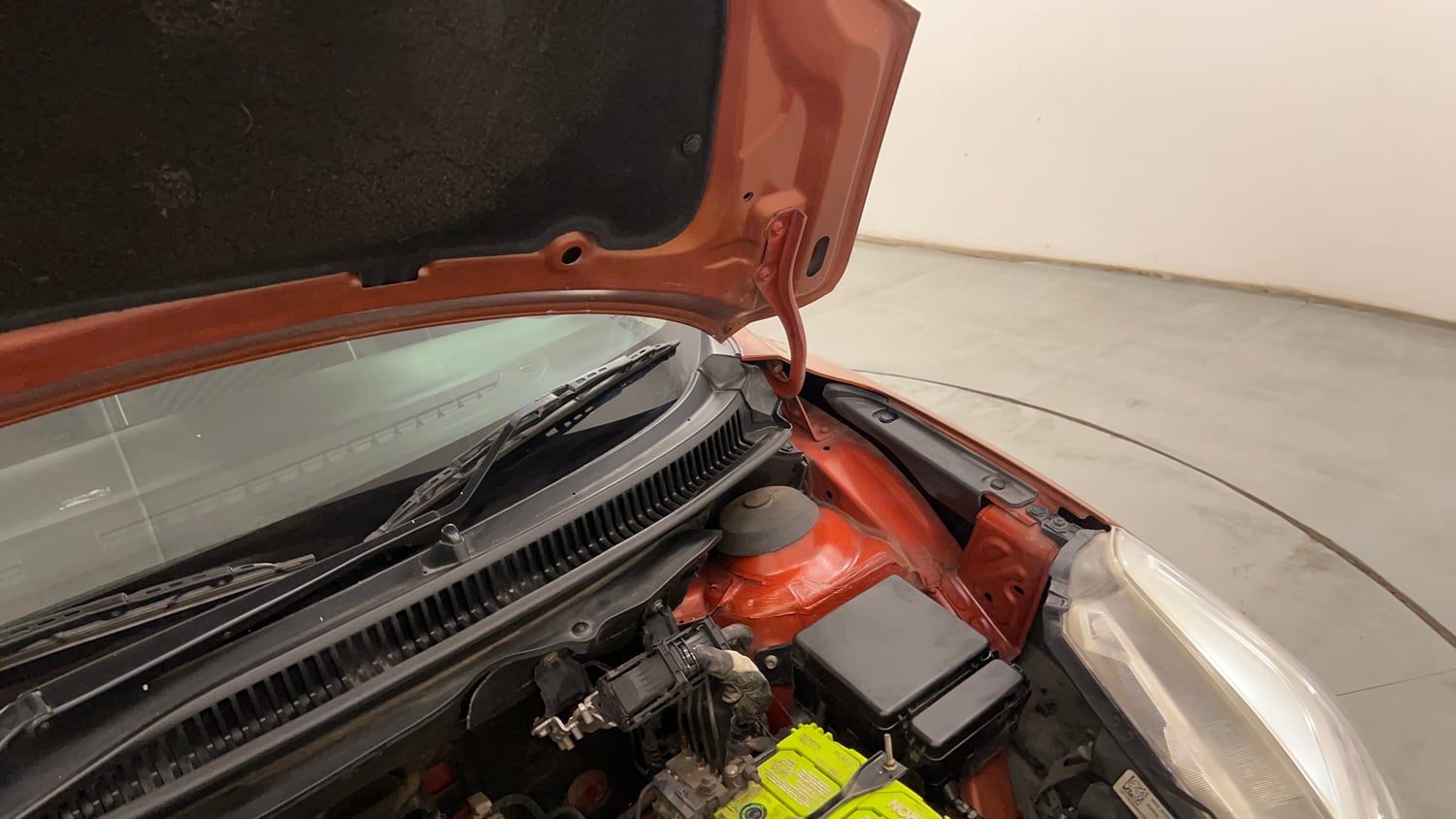 Used 2017 Maruti Suzuki Baleno Zeta 1.2 Petrol Manual engine ENGINE LEFT SIDE HINGE & APRON VIEW