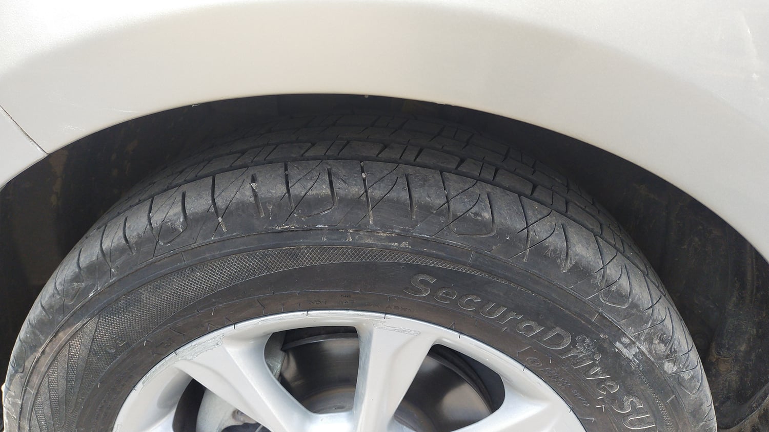 Used 2018 Ford EcoSport Titanium 1.5L Ti-VCT Petrol Manual tyres LEFT FRONT TYRE TREAD VIEW