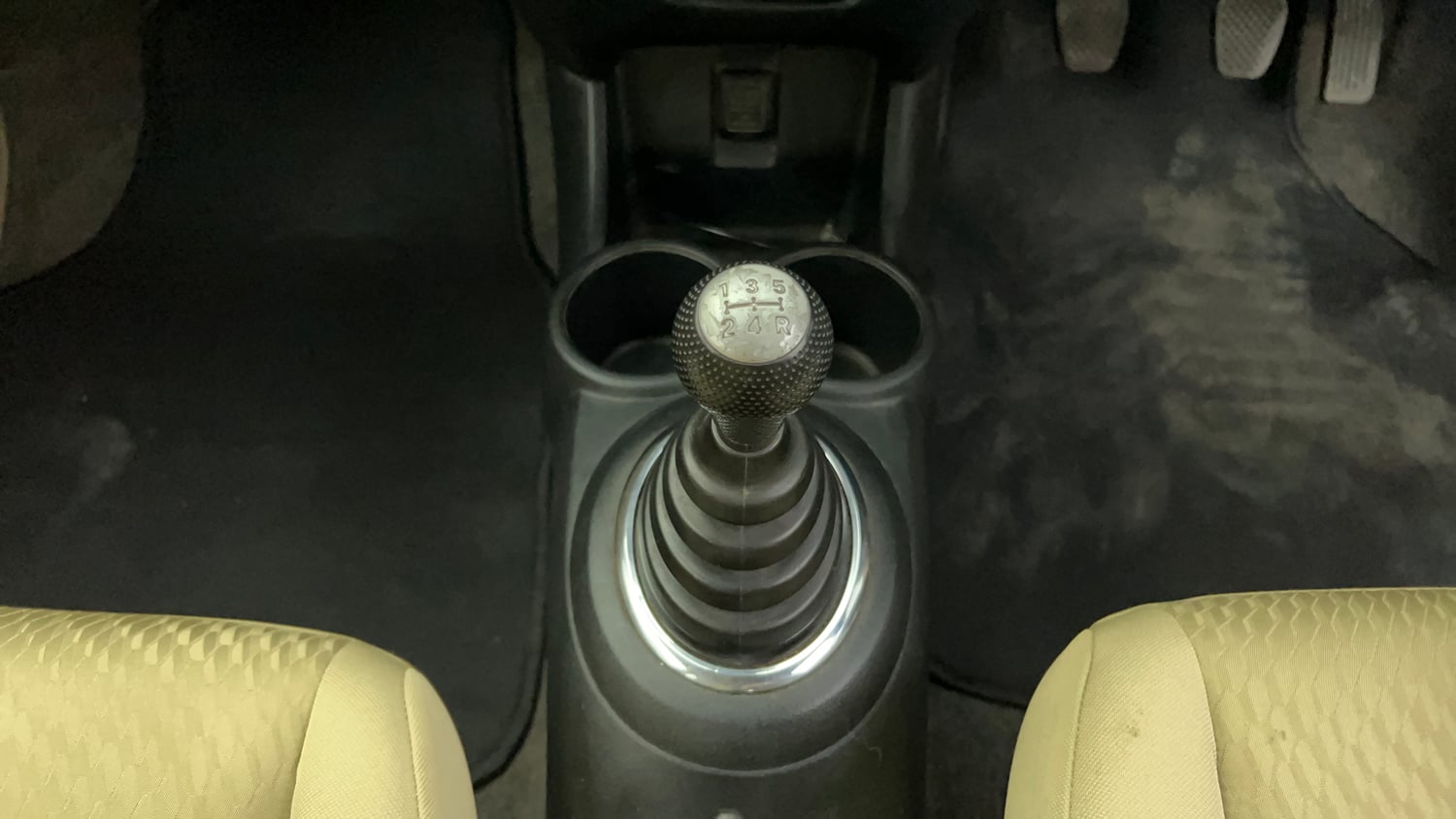 Used 2014 Honda Amaze 1.2 S i-VTEC Petrol Manual interior GEAR  KNOB VIEW