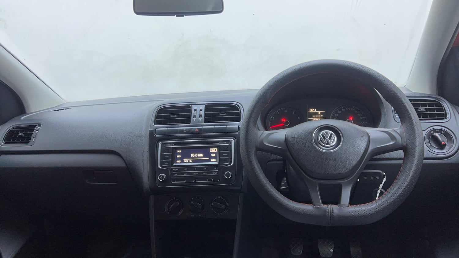Used 2021 Volkswagen Polo Comfortline 1.0L MPI Petrol Manual interior DASHBOARD VIEW