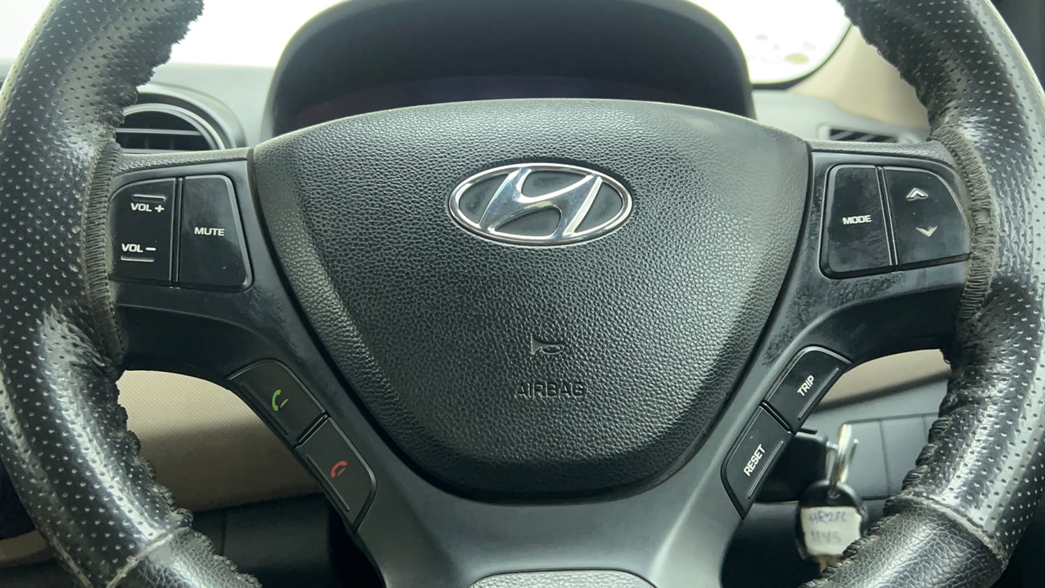 Used 2017 Hyundai Xcent S 1.1 CRDi Diesel Manual top_features Steering mounted controls