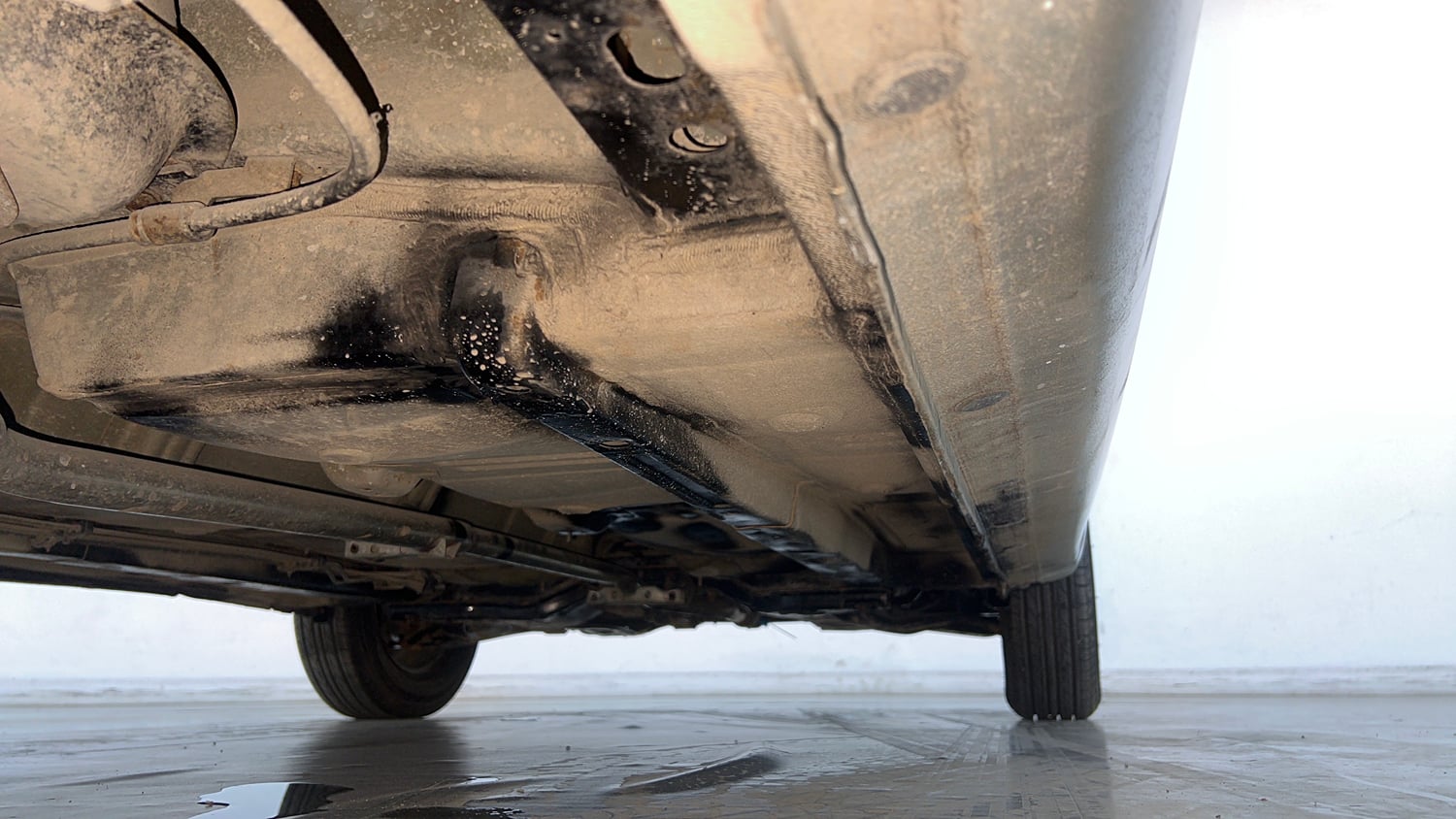 Used 2015 Hyundai i10 Magna 1.1 iRDE2 Petrol Manual extra REAR RIGHT UNDERBODY VIEW