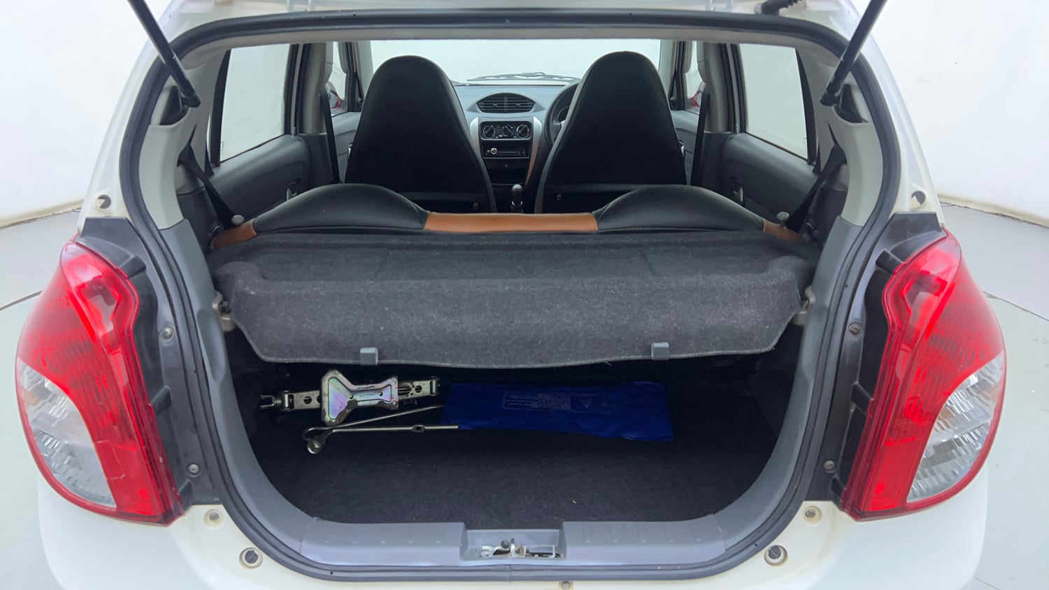 Used 2014 Maruti Suzuki Alto 800 Lxi Petrol Manual interior DICKY INSIDE VIEW