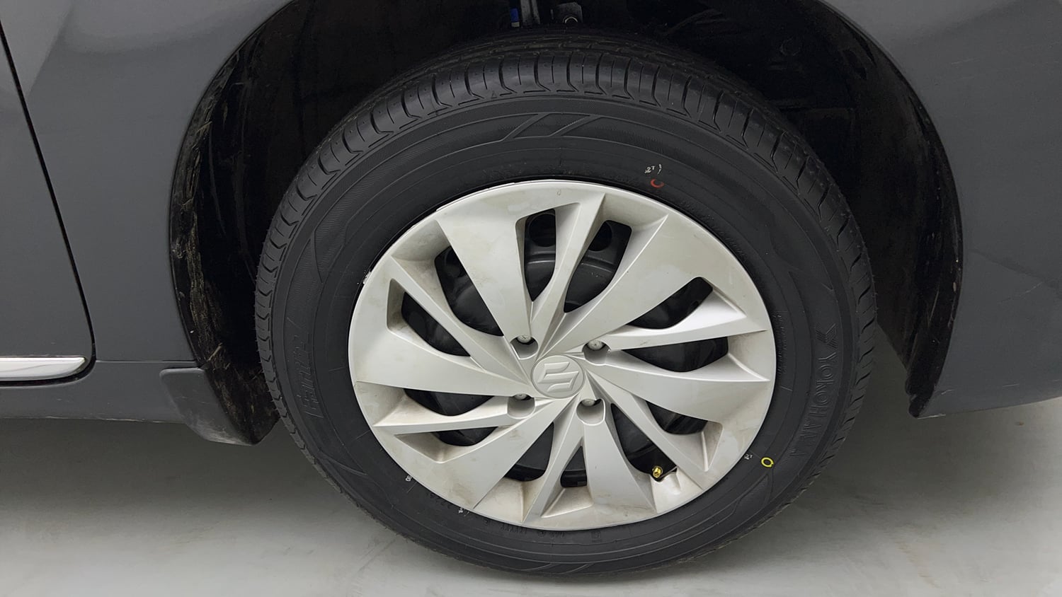 Used 2025 Maruti Suzuki Baleno Delta MT Petrol Manual tyres RIGHT FRONT TYRE RIM VIEW