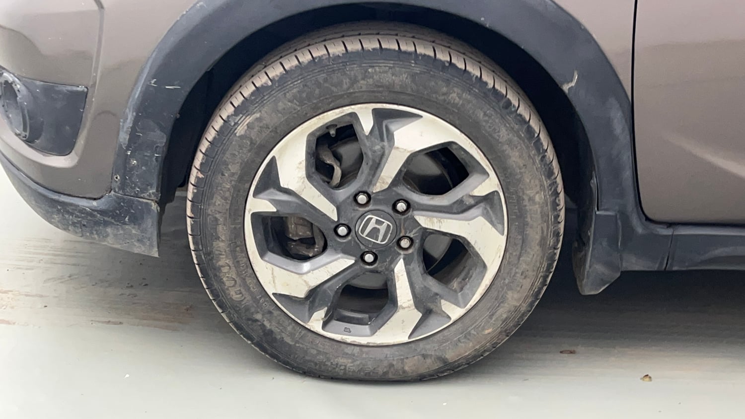 Used 2017 Honda BR-V V CVT Petrol Petrol Automatic tyres LEFT FRONT TYRE RIM VIEW