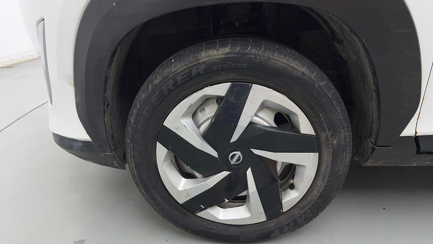 Used 2022 Nissan Magnite XE Petrol Manual tyres LEFT FRONT TYRE RIM VIEW