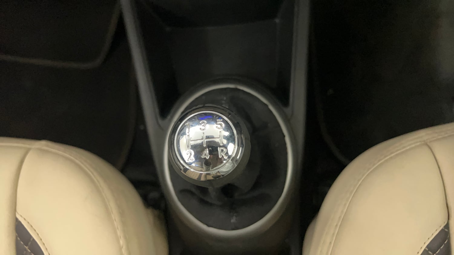 Used 2013 Hyundai i20 Asta 1.2 Petrol Manual interior GEAR  KNOB VIEW