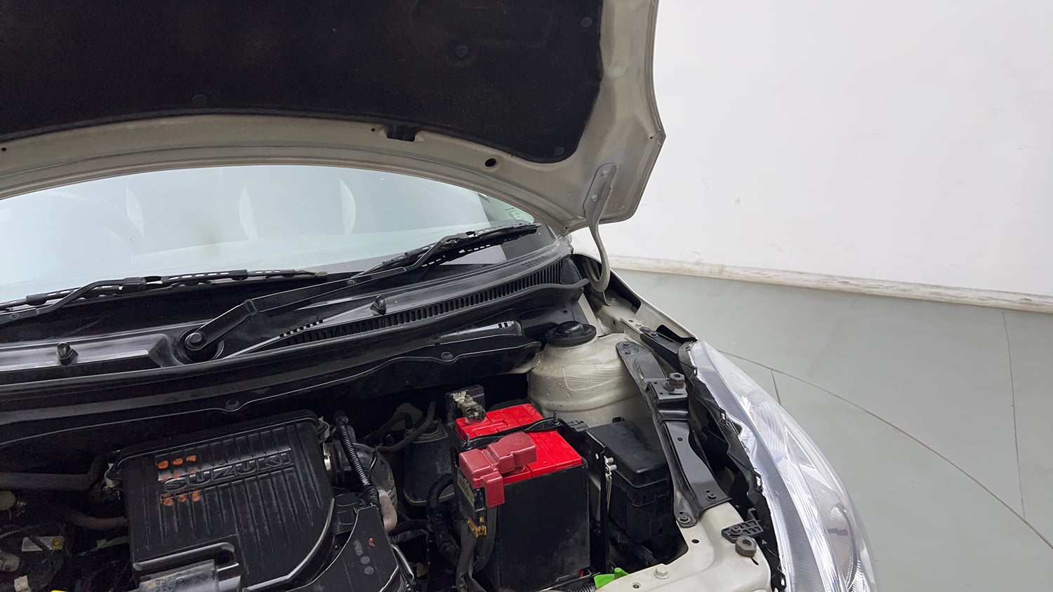 Used 2015 Maruti Suzuki Swift VXi Petrol Manual engine ENGINE LEFT SIDE HINGE & APRON VIEW