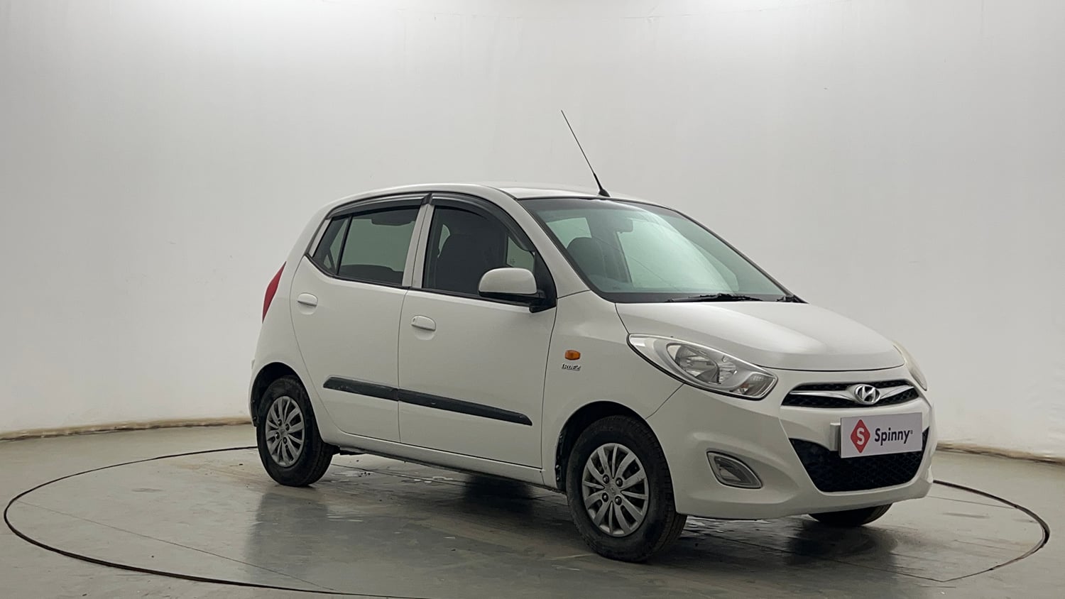 Used 2014 Hyundai i10 Sportz 1.1 iRDE2 Petrol Manual exterior RIGHT FRONT CORNER VIEW