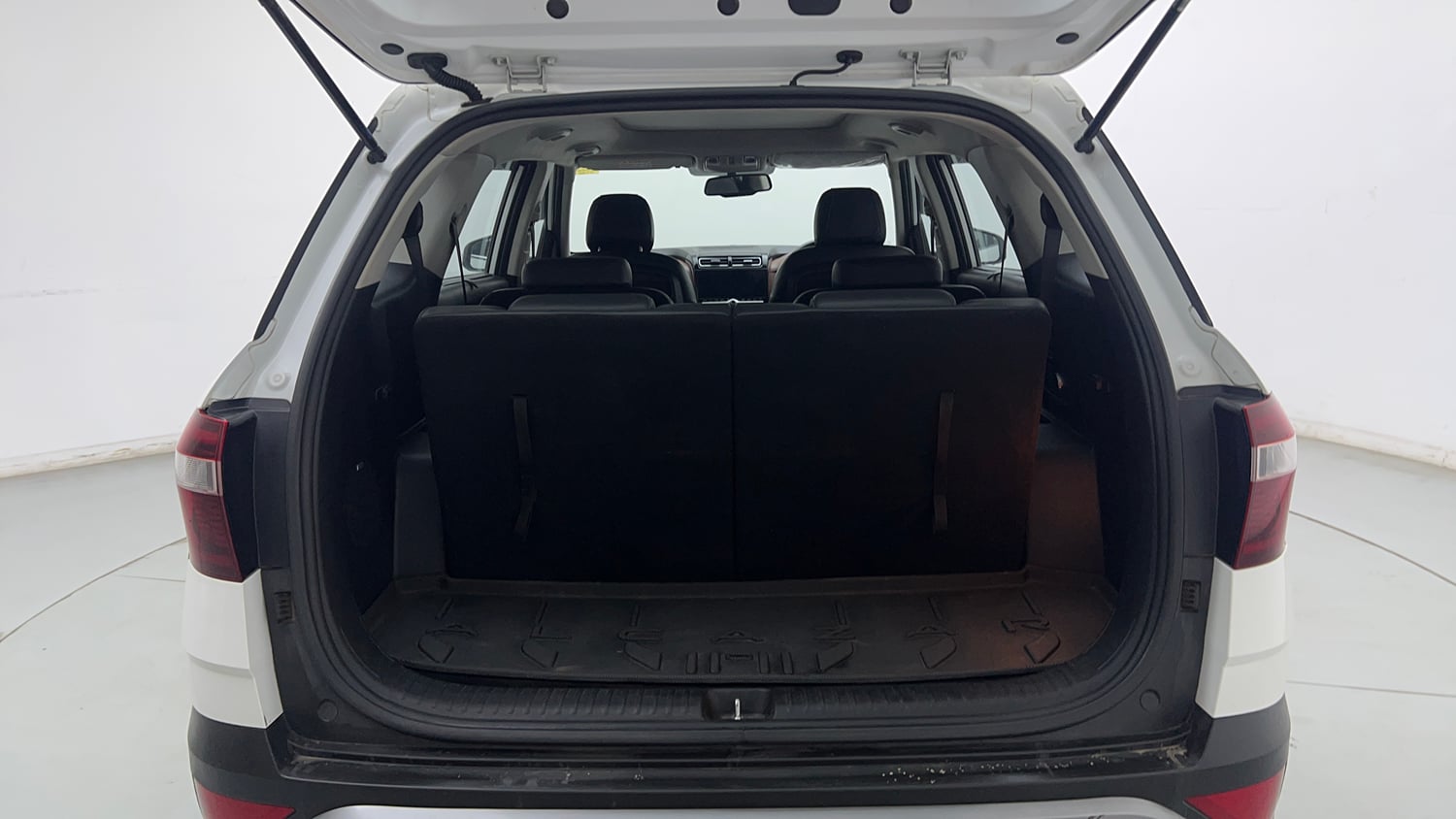 Used 2022 Hyundai Alcazar Signature (O) 6 STR 1.5 Diesel AT Diesel Automatic interior DICKY INSIDE VIEW
