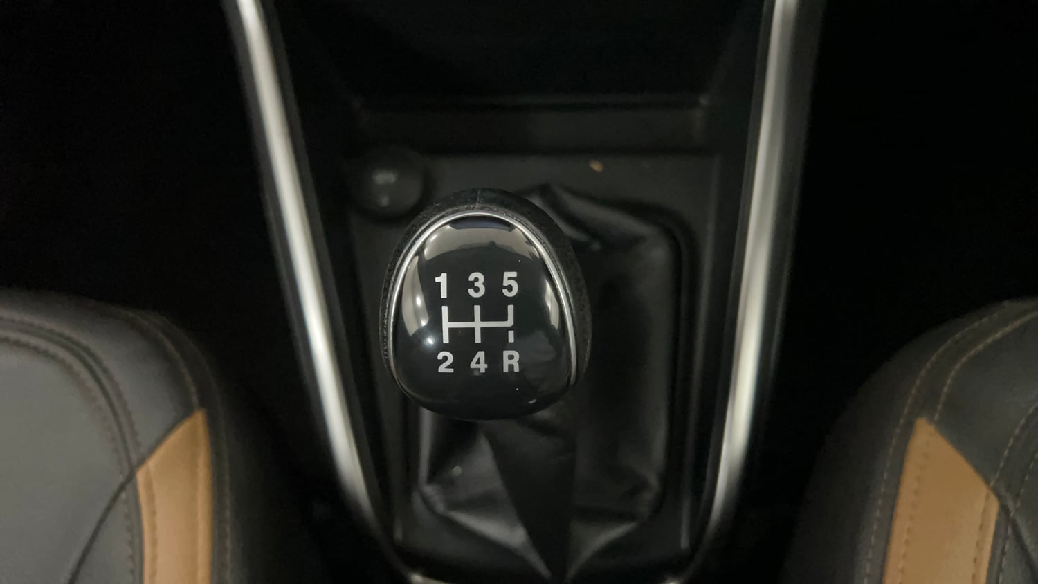 Used 2019 Ford EcoSport Titanium 1.5L TDCi Diesel Manual interior GEAR  KNOB VIEW