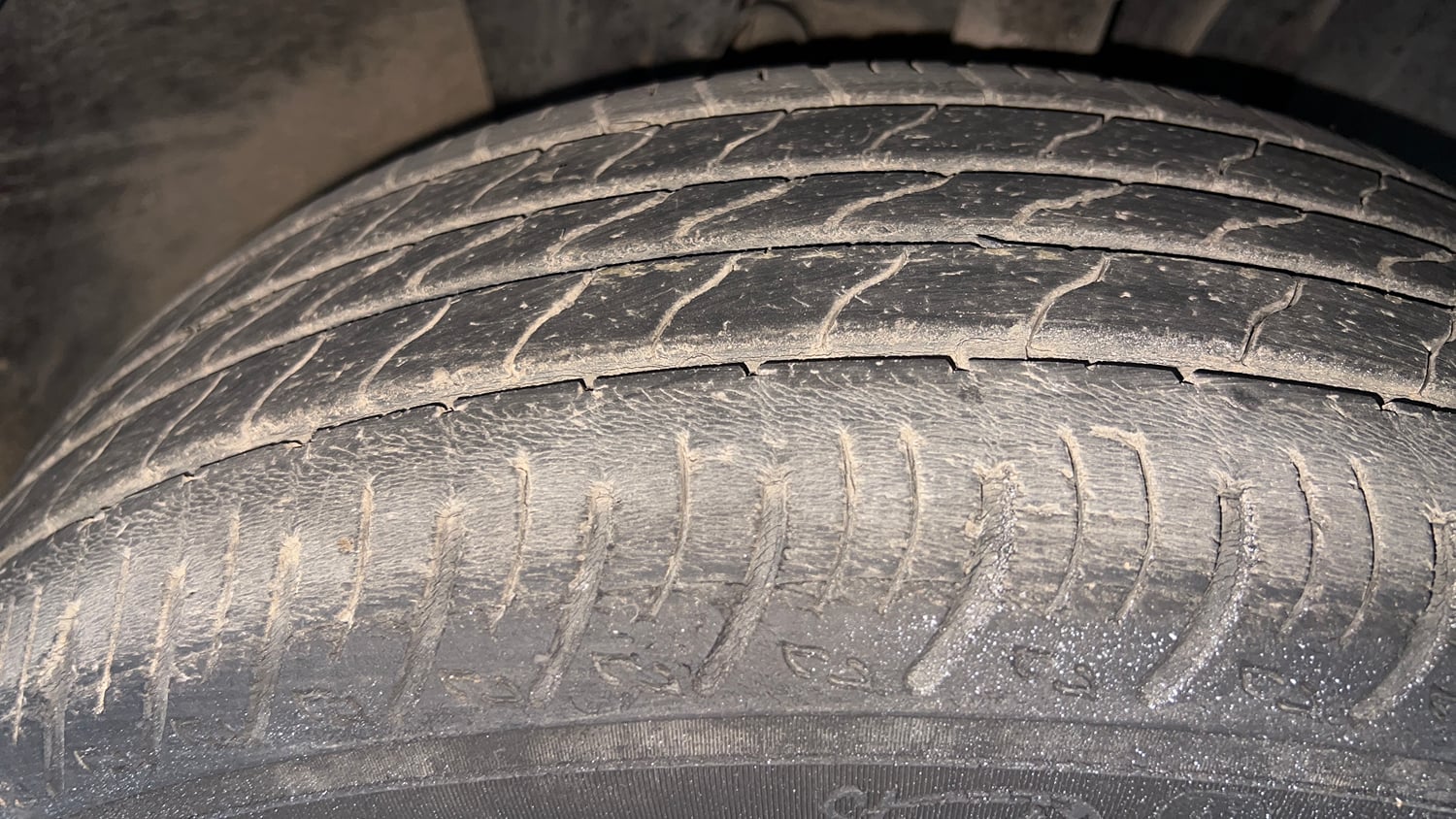 Used 2022 Nissan Magnite XE Petrol Manual tyres RIGHT FRONT TYRE TREAD VIEW