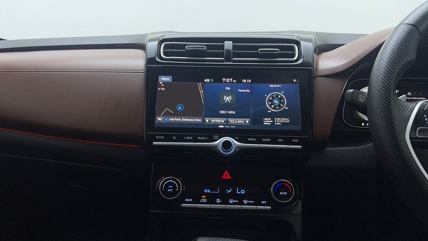 Used 2022 Hyundai Alcazar Signature (O) 6 STR 1.5 Diesel AT Diesel Automatic interior MUSIC SYSTEM & AC CONTROL VIEW