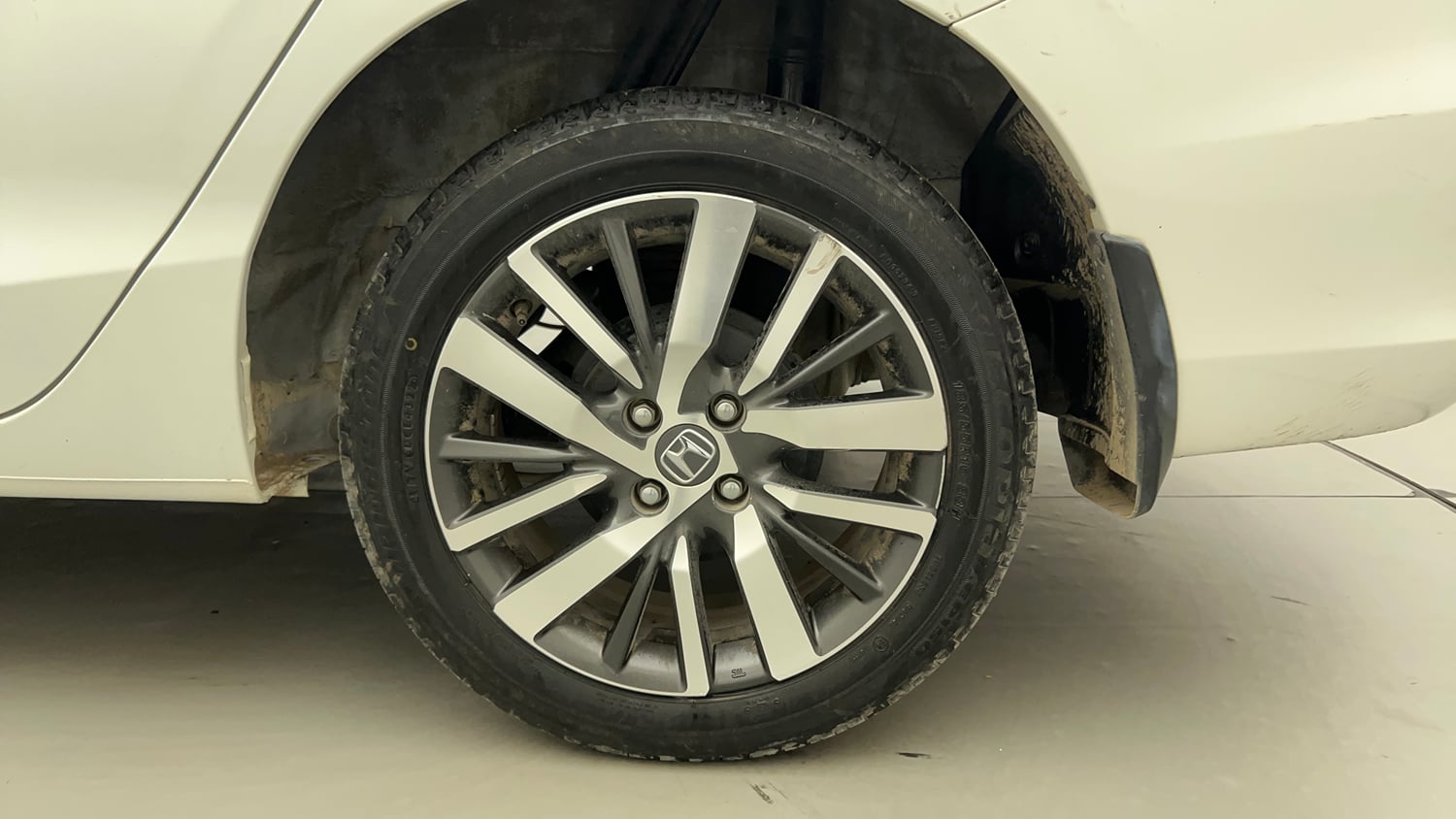 Used 2023 Honda City VX Petrol MT Petrol Manual tyres LEFT REAR TYRE RIM VIEW