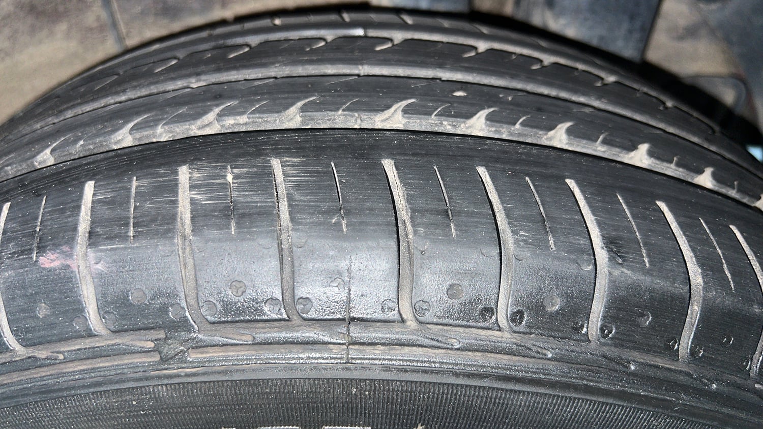 Used 2016 Hyundai Elite i20 Sportz 1.2 Petrol Manual tyres LEFT REAR TYRE TREAD VIEW