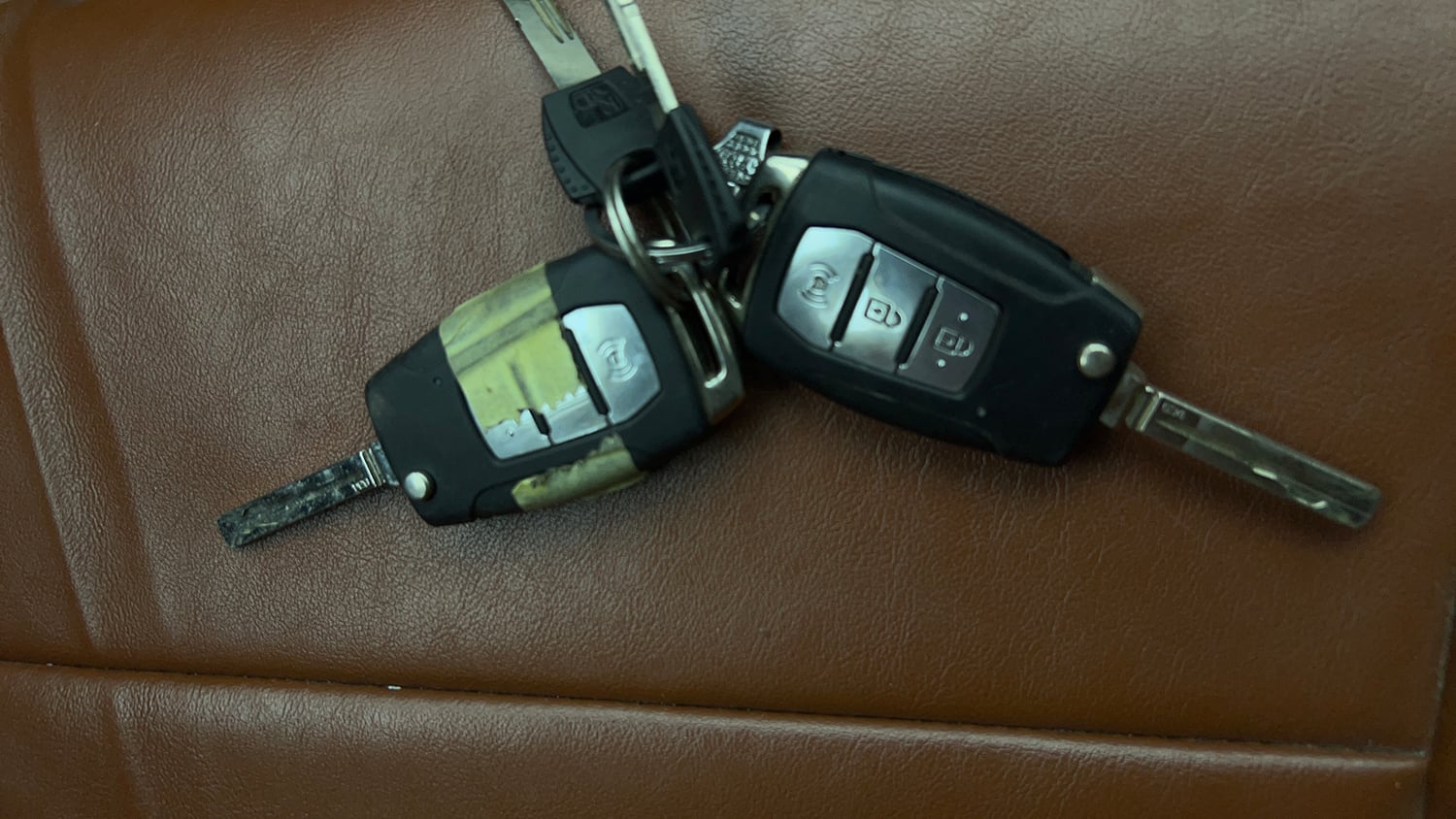 Used 2019 Mahindra XUV 300 1.2 W6 Petrol Manual extra CAR KEY VIEW