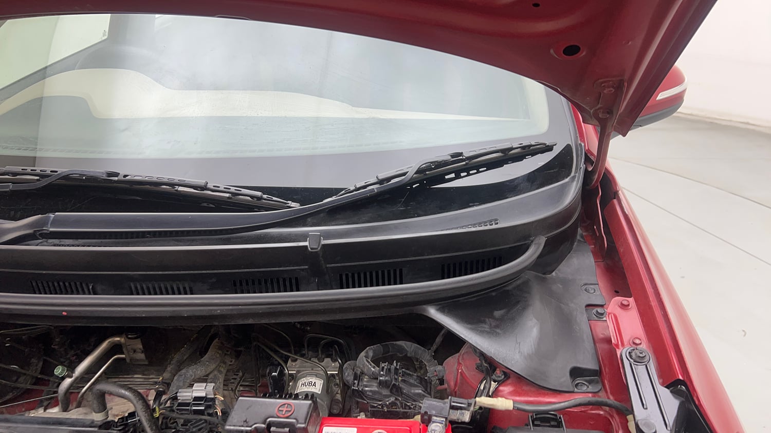 Used 2016 Hyundai Elite i20 Sportz 1.2 Petrol Manual engine ENGINE LEFT SIDE HINGE & APRON VIEW