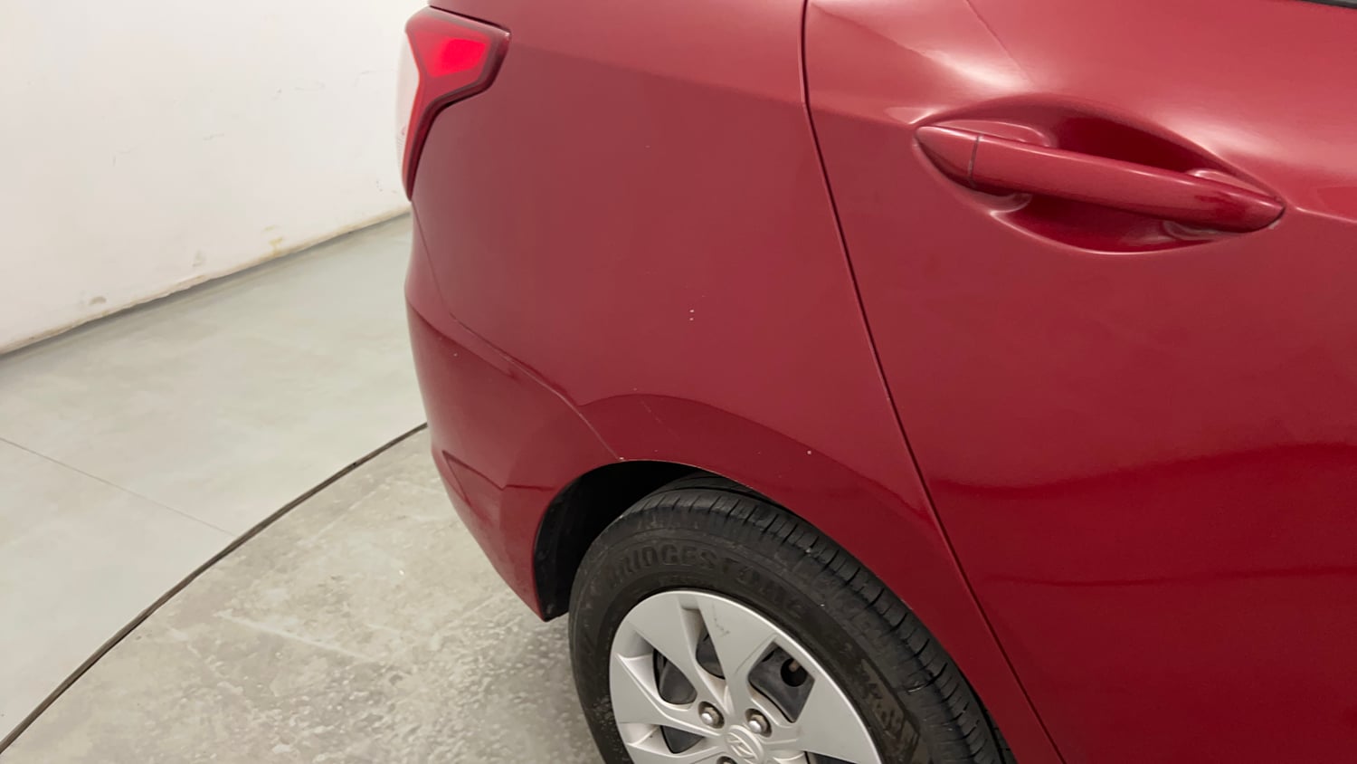Used 2014 Hyundai Xcent S 1.2 Petrol Manual dents MINOR SCRATCH