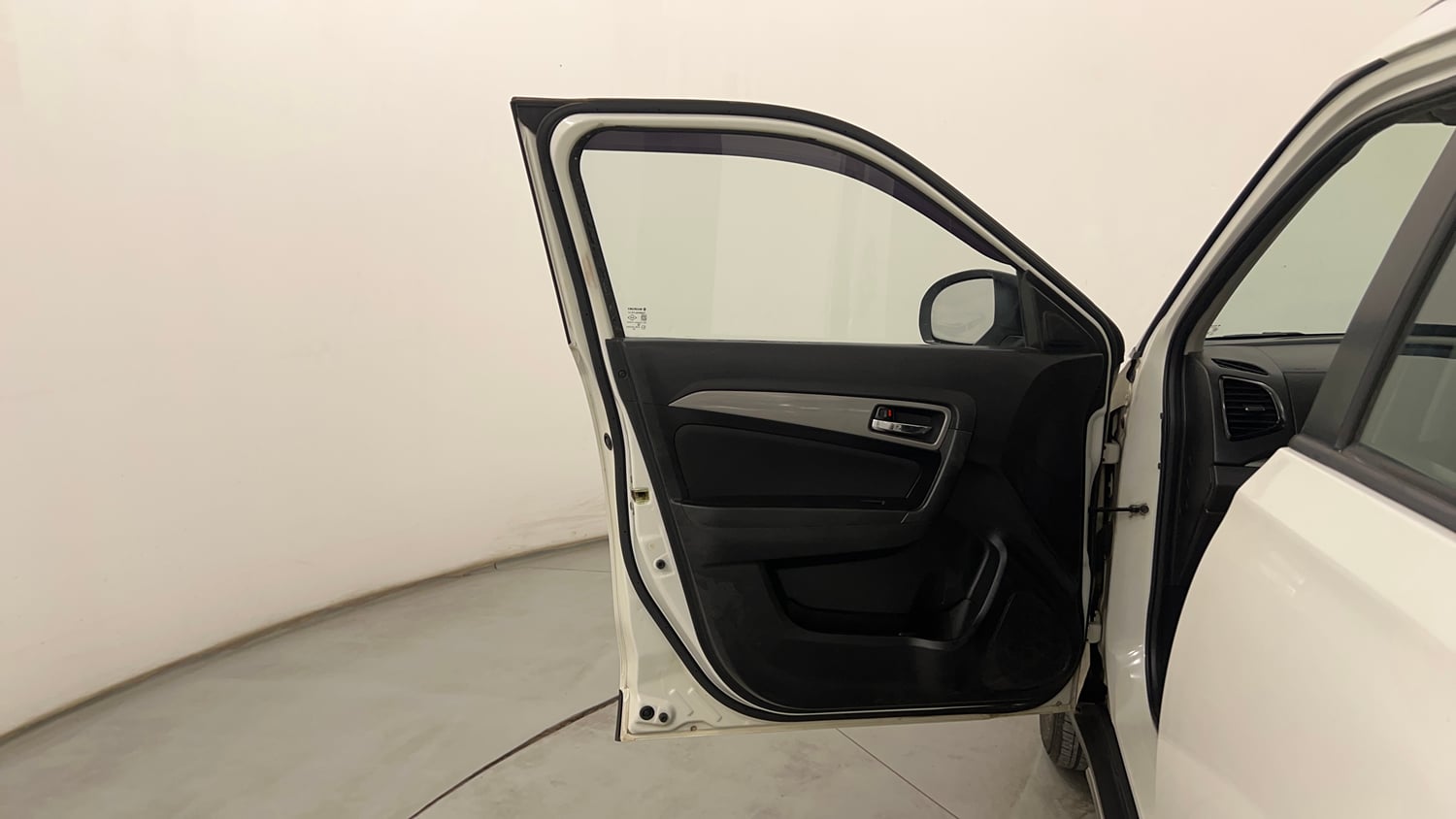 Used 2019 Maruti Suzuki Vitara Brezza [2016-2020] ZDi Plus Diesel Manual interior LEFT FRONT DOOR OPEN VIEW