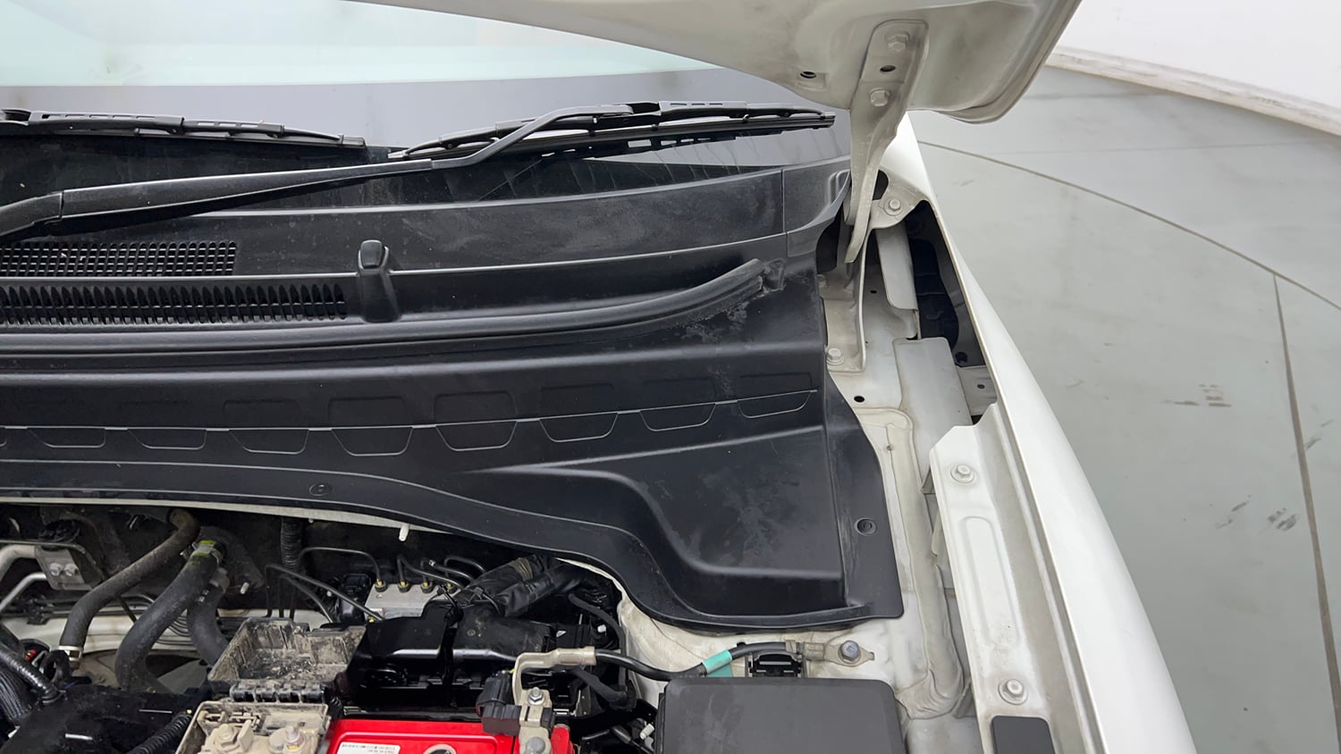 Used 2021 Kia Sonet HTK Plus 1.2 Petrol Manual engine ENGINE LEFT SIDE HINGE & APRON VIEW