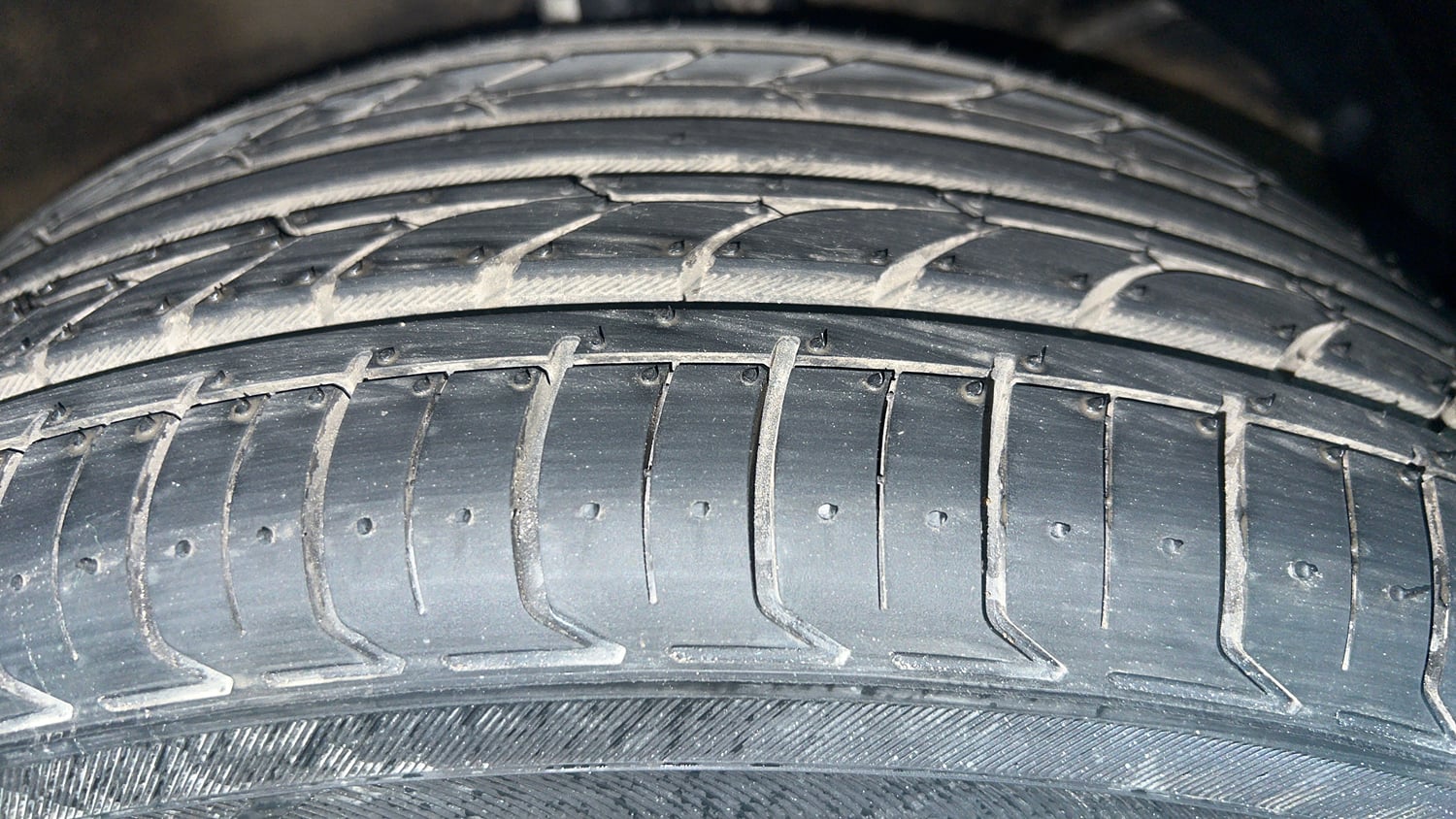 Used 2016 Maruti Suzuki Baleno Zeta 1.2 AT Petrol Automatic tyres RIGHT FRONT TYRE TREAD VIEW