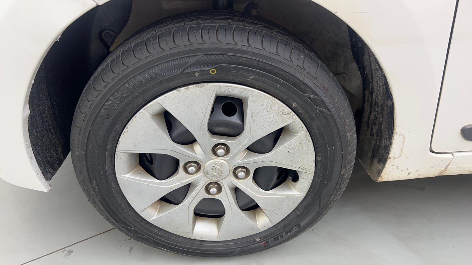 Used 2017 Hyundai Xcent S 1.1 CRDi Diesel Manual tyres LEFT FRONT TYRE RIM VIEW